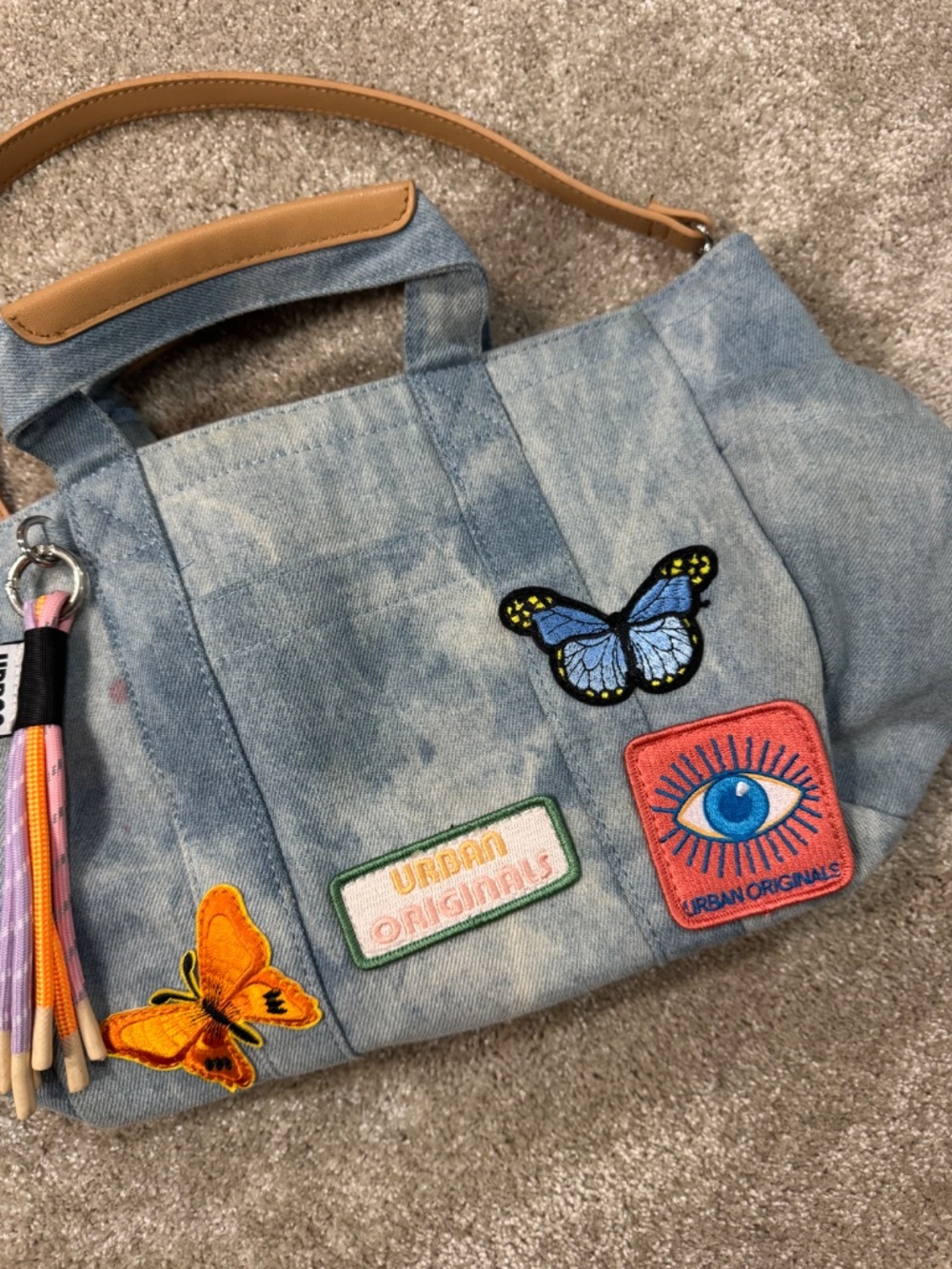 denim patched tote - Picture 3 of 6